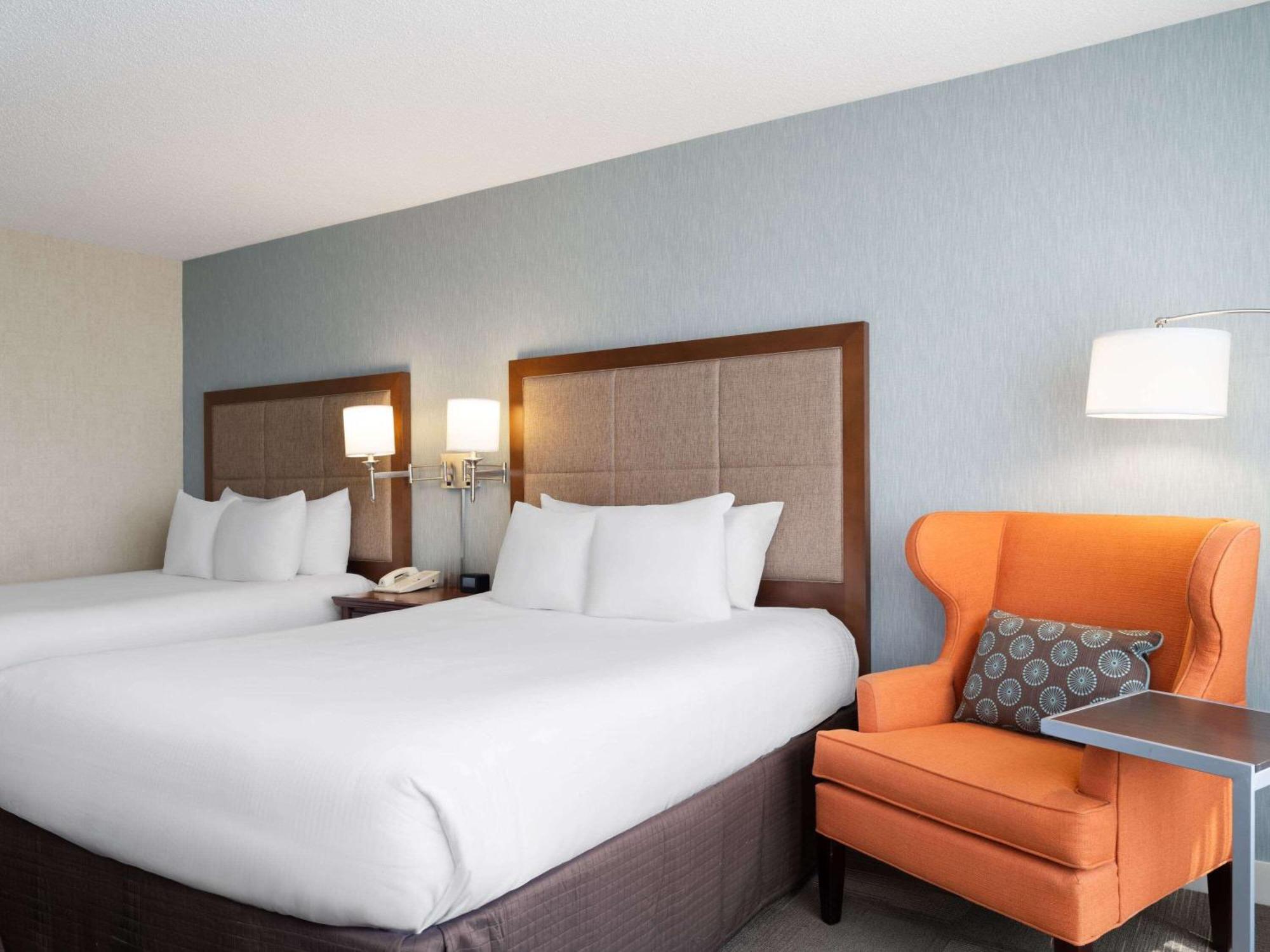 Wingate By Wyndham St Louis Airport Hotel Saint Ann Exterior photo